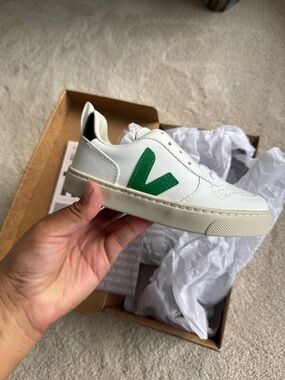 Veja V-10 Toddler White Low-Top Leather Sneakers Size 12